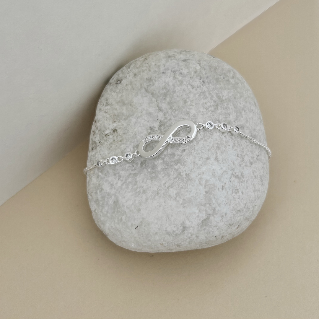 Pulsera de plata infinito con circonitas
