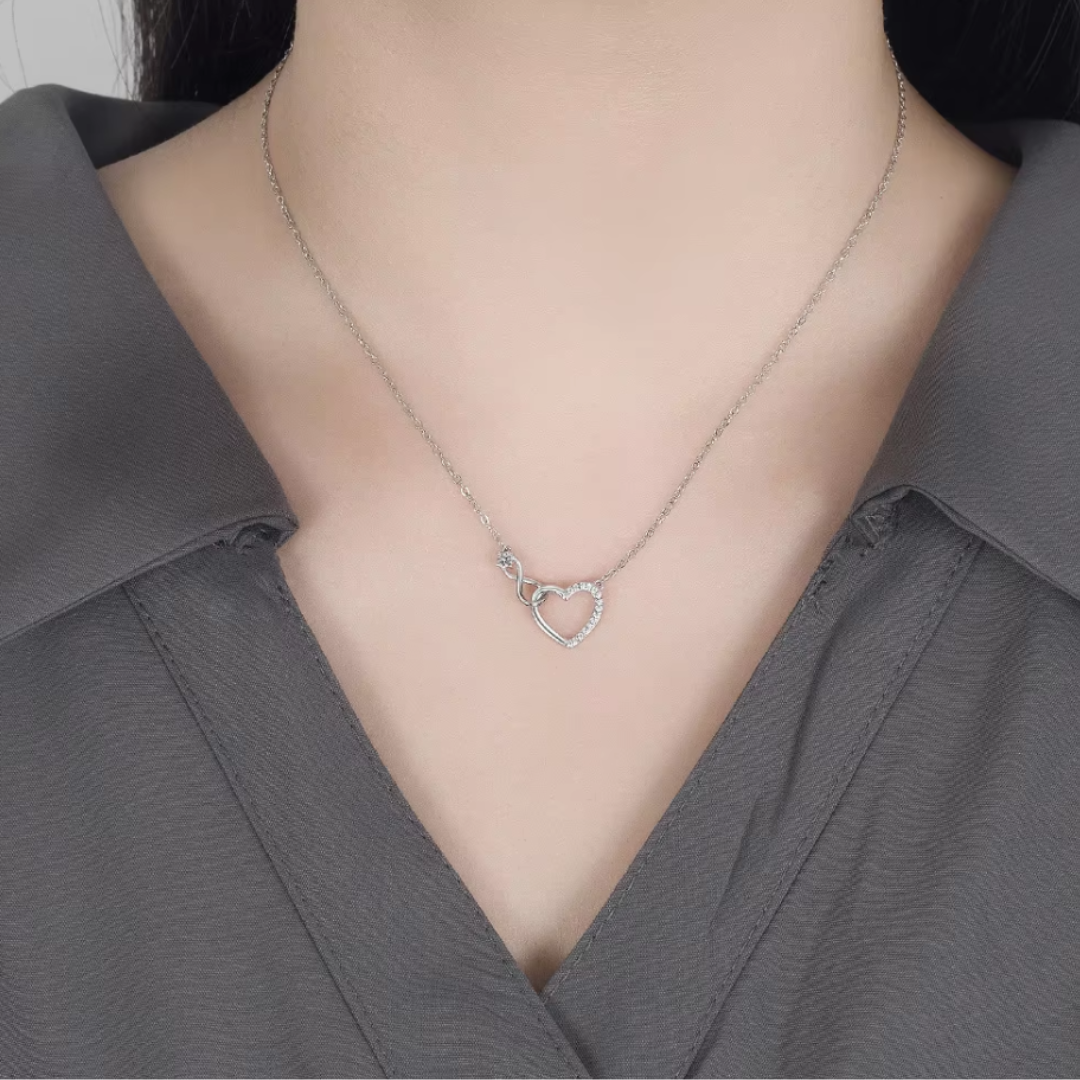 Collar de plata corazón infinito con circonita