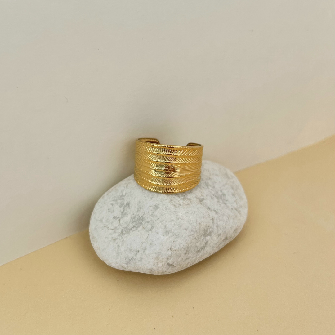 Anillo ancho de acero inoxidable bañado en oro